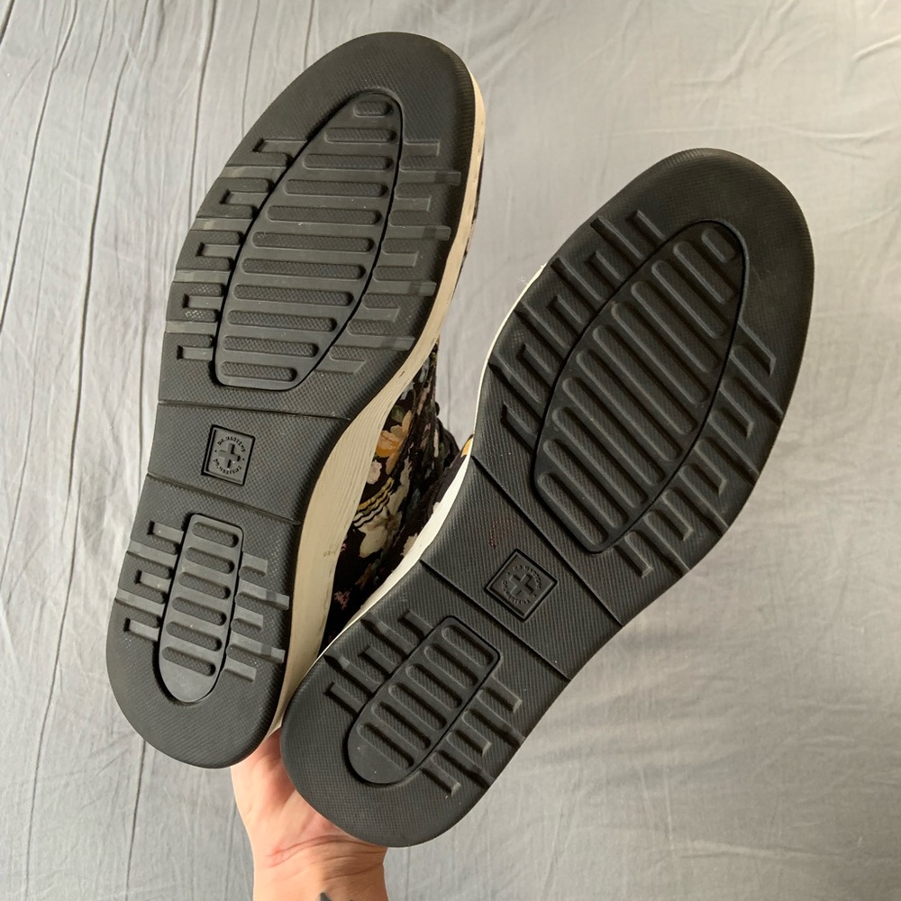 NEW Dr. Martens Darcy Black Floral Newton Leather Hi-Top Boots Size 10 - Picture 4 of 12